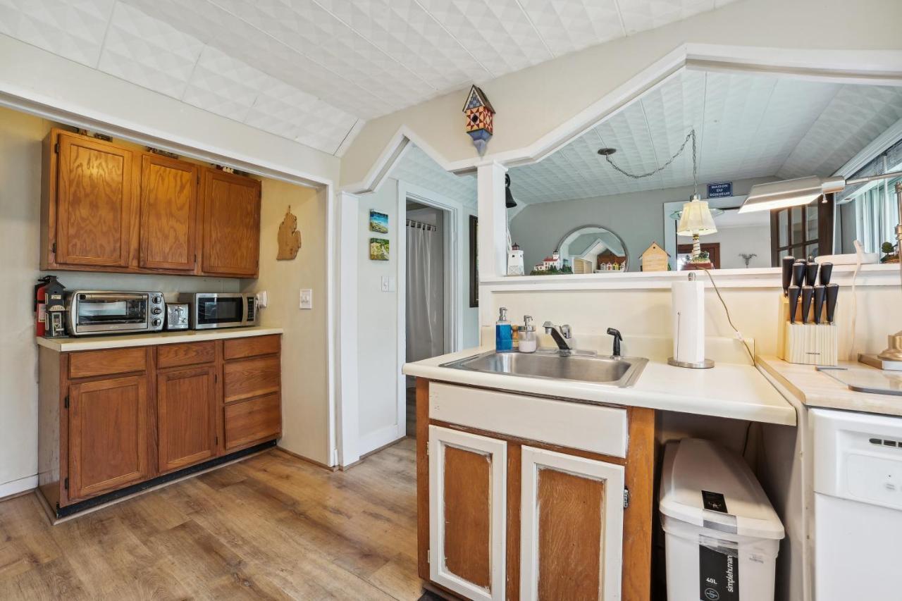 Boyne City Cottage Walk To Downtown And Lake! Exterior photo