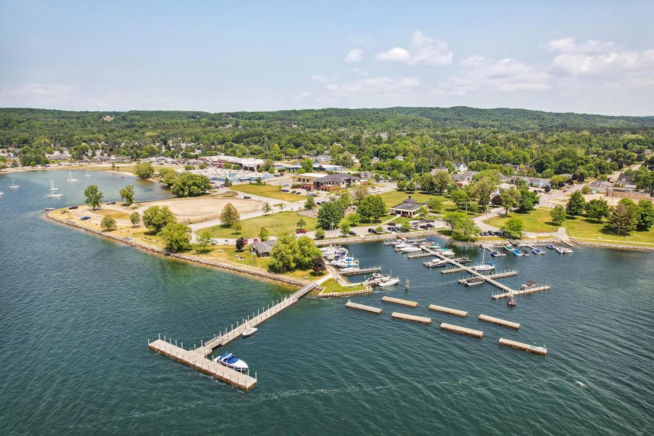 Boyne City Cottage Walk To Downtown And Lake! Exterior photo