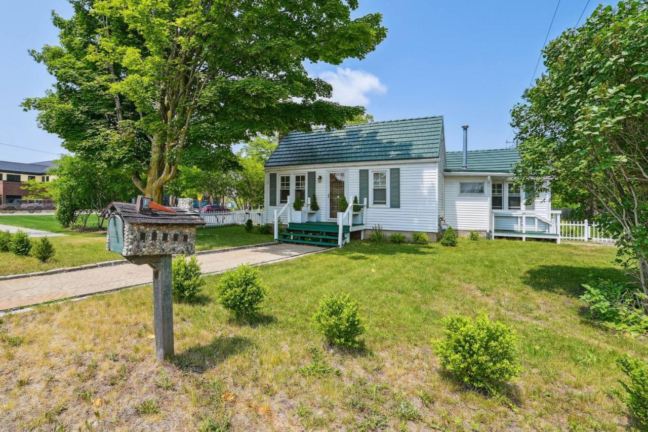 Boyne City Cottage Walk To Downtown And Lake! Exterior photo